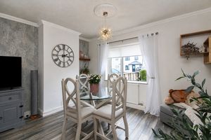 Lounge/Diner- click for photo gallery